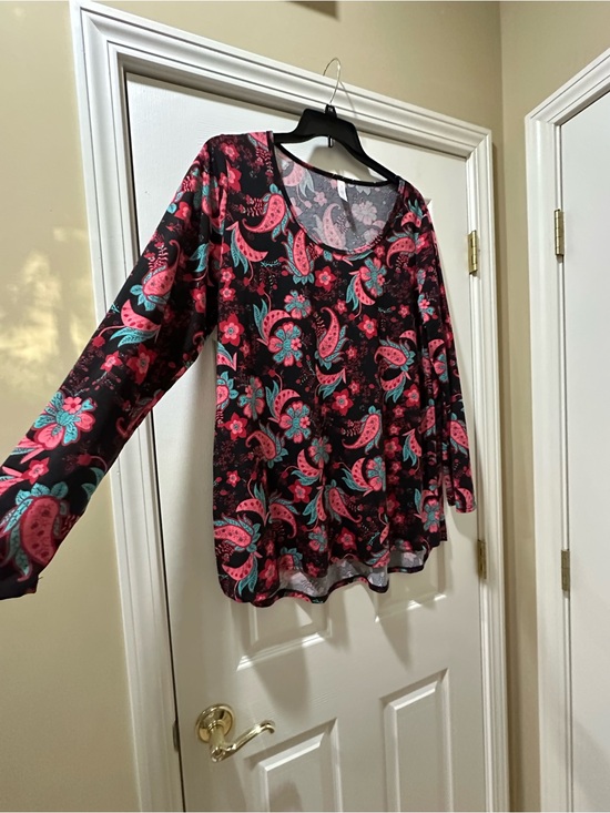 LuLaRoe Tops - LuLaRoe Black Scoop Neck Long Sleeve Top with Pink & Teal Paisley